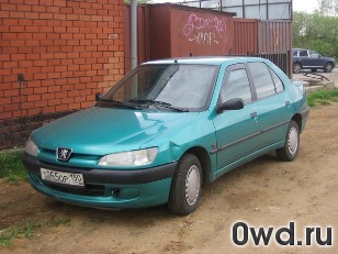 Битый автомобиль Peugeot 306